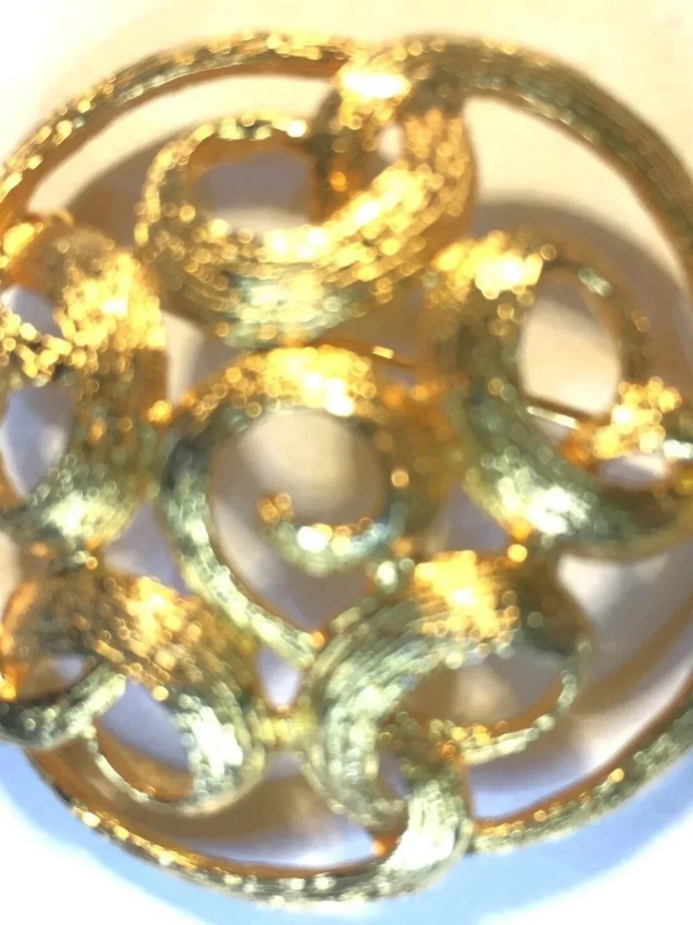 Vintage 1960's Sarah Coventry Signed Modernist Gold Tone Swirl Brooch Pin 1.75